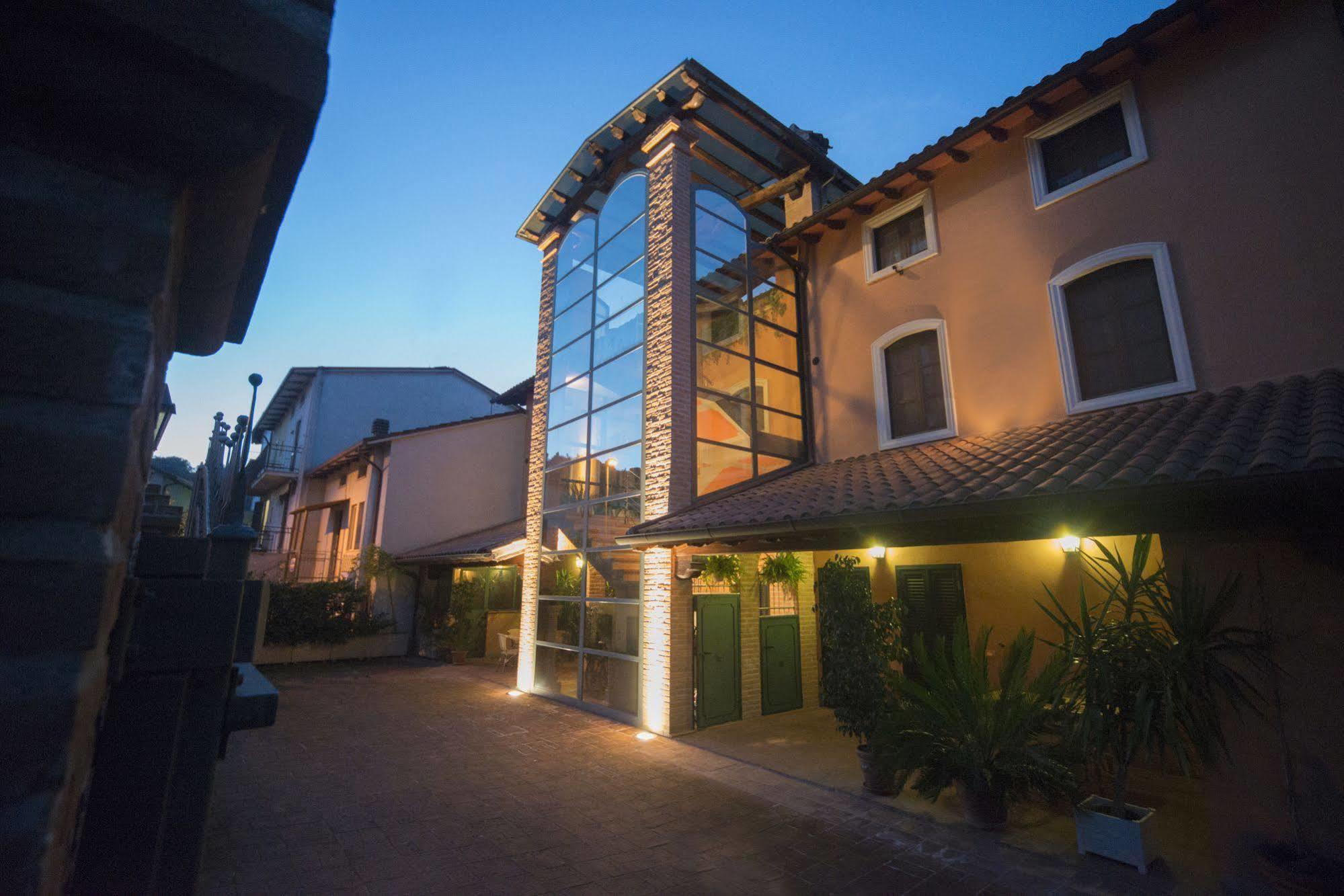 פרוג'ה Residenze L'Uncinaia Holiday House מראה חיצוני תמונה