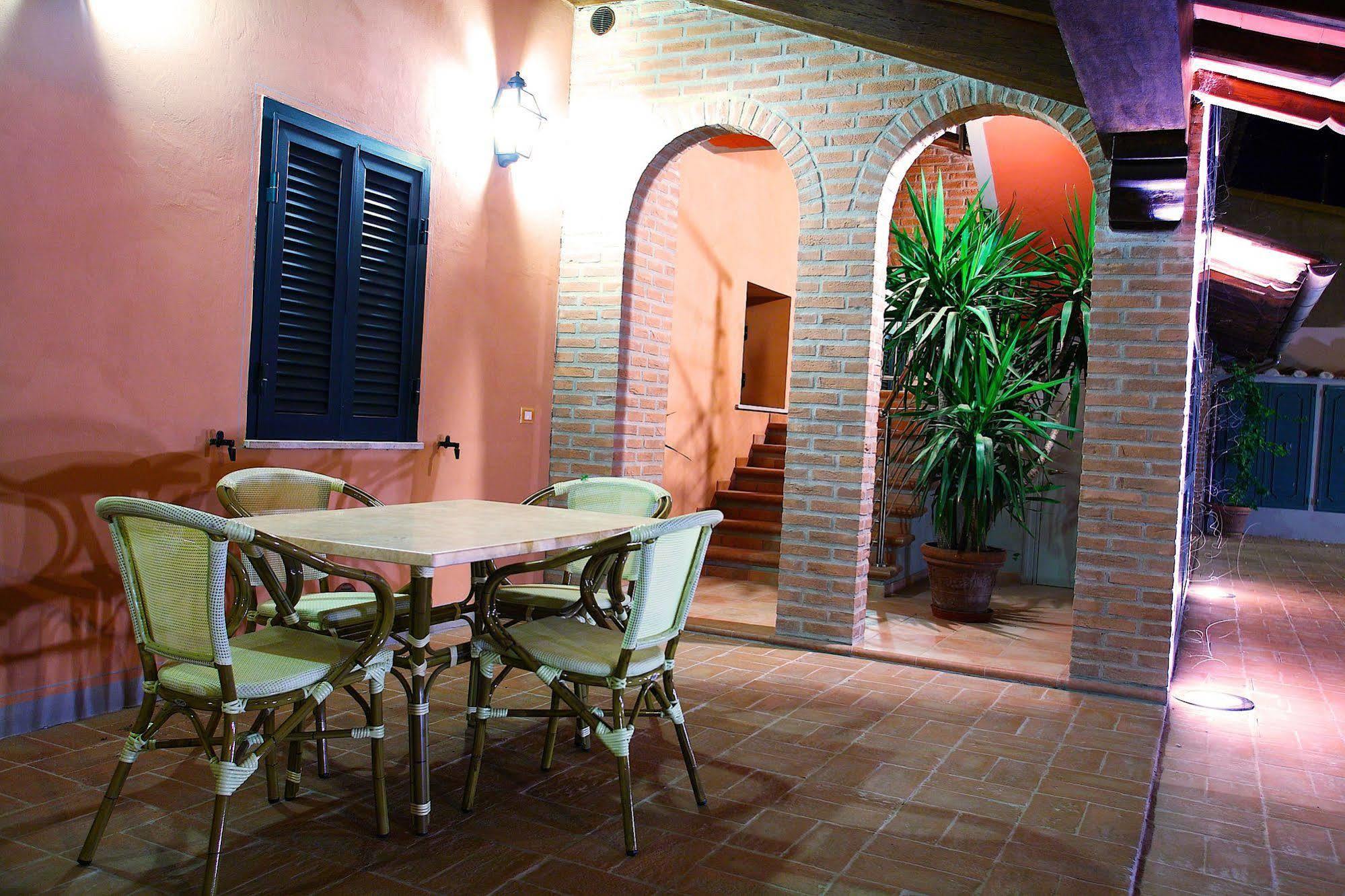 פרוג'ה Residenze L'Uncinaia Holiday House מראה חיצוני תמונה