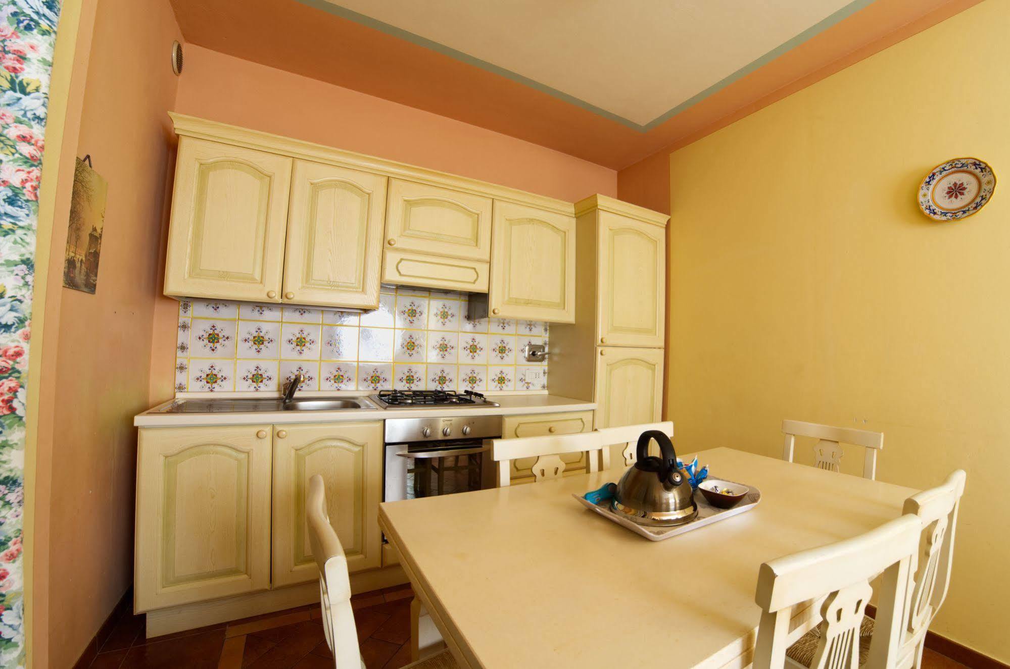 פרוג'ה Residenze L'Uncinaia Holiday House מראה חיצוני תמונה